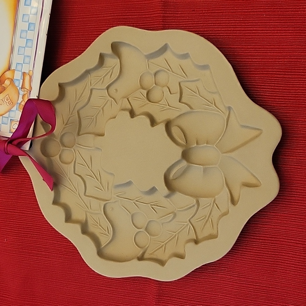 Brown Bag Cookie Mold Holly Wreath